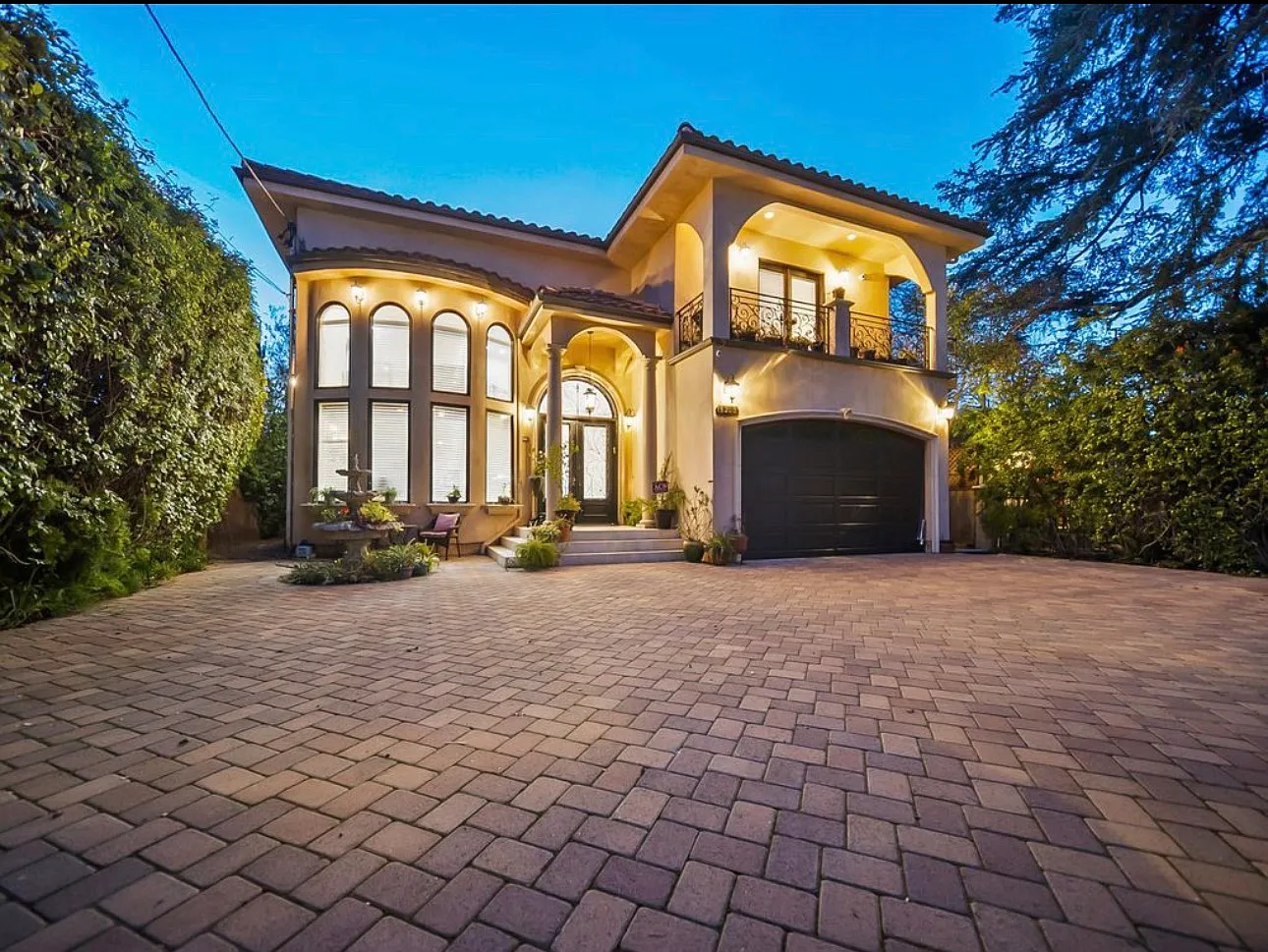 5 bed, 5000 sqft, $14,000 — Photo 2