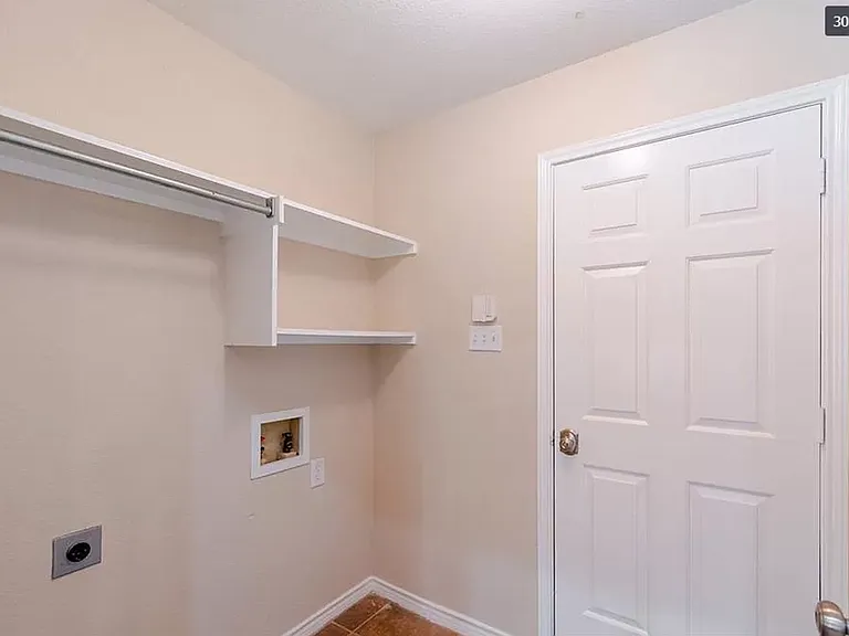 4217 Oak Grove Dr — Photo 6