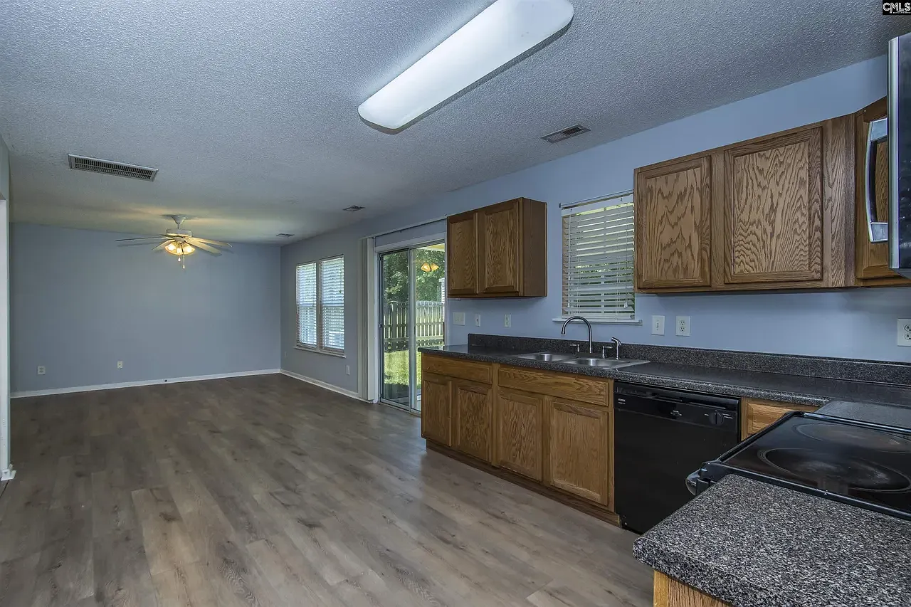 5 bed, 2188 sqft, $1,925 — Photo 4