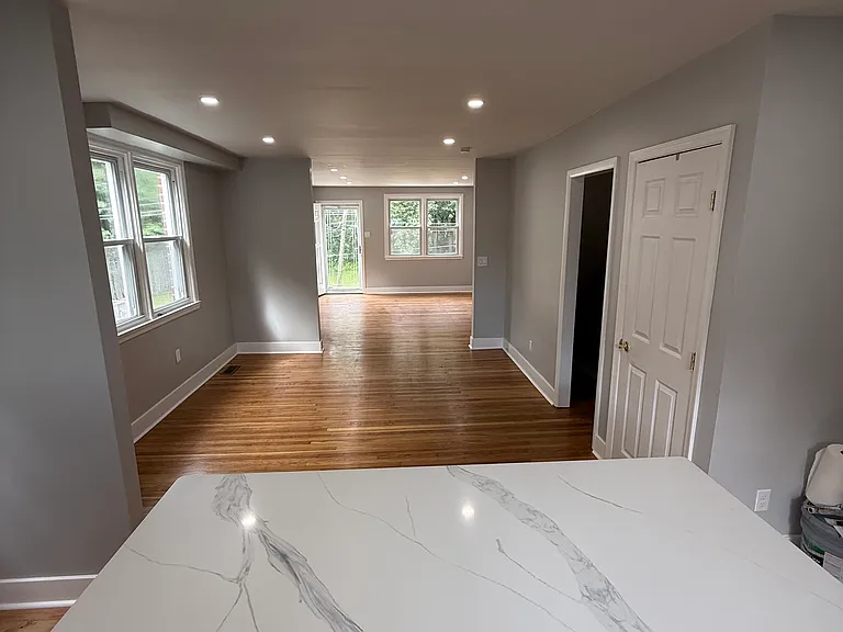 230 N Diamond St — Photo 5