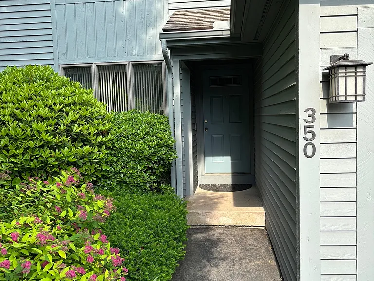 350 Cavan Ln #350 — Photo 2