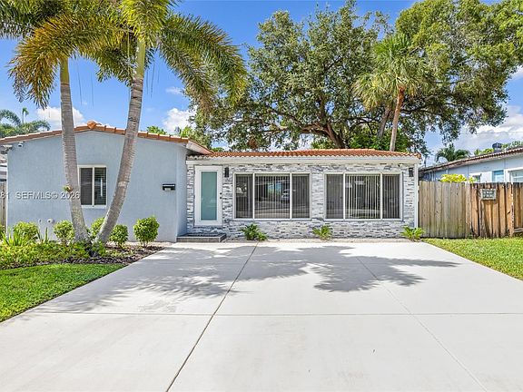 2nd image of 1008 SW 18th Ct