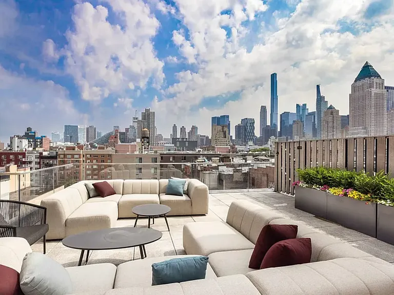 500 W 45th St #701 — Photo 10