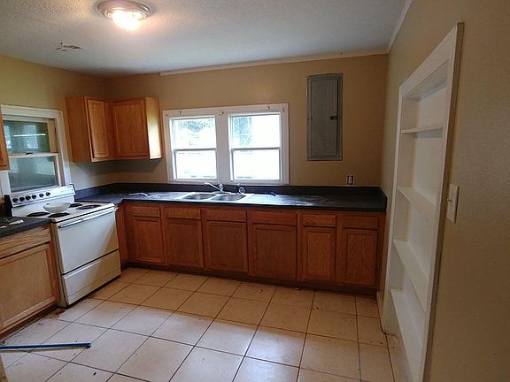 3rd image of 3353 Deason Ave