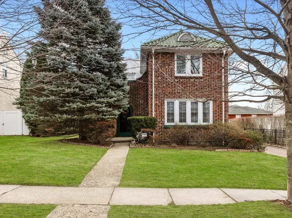 140 Colonial Parkway N, Yonkers, NY 10710