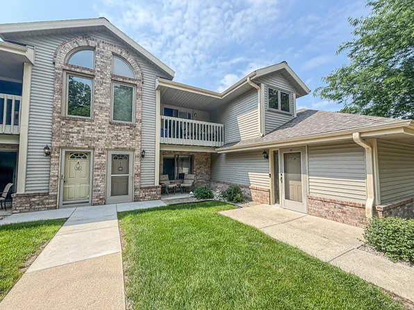2112 Woodburn ROAD #D, Waukesha, WI 53188