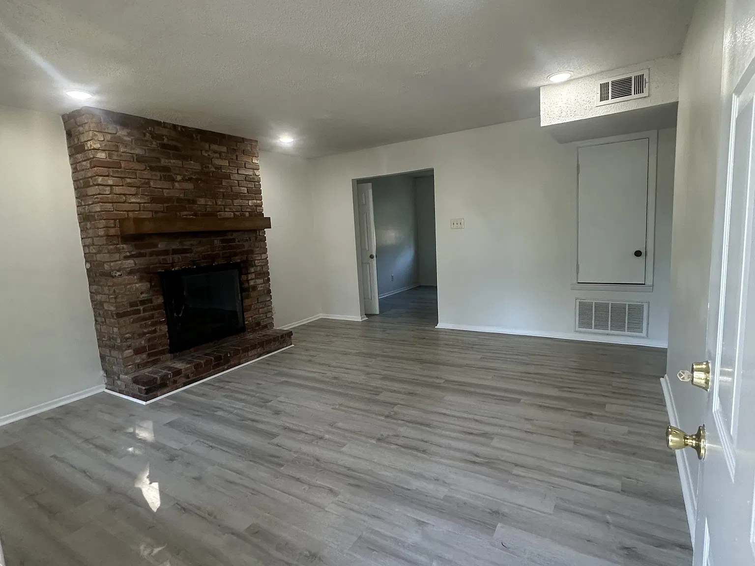 3 bed, 1344 sqft, $1,255 — Photo 2