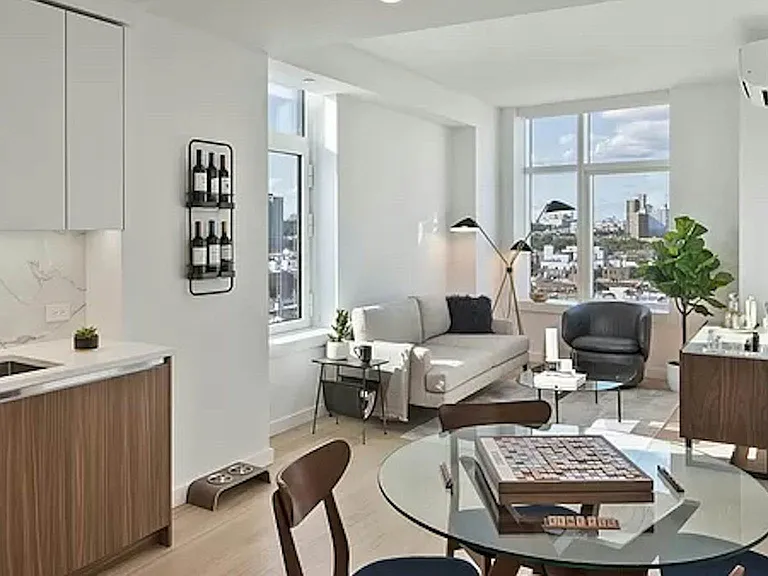 28 Spencer Pl #4D — Photo 1