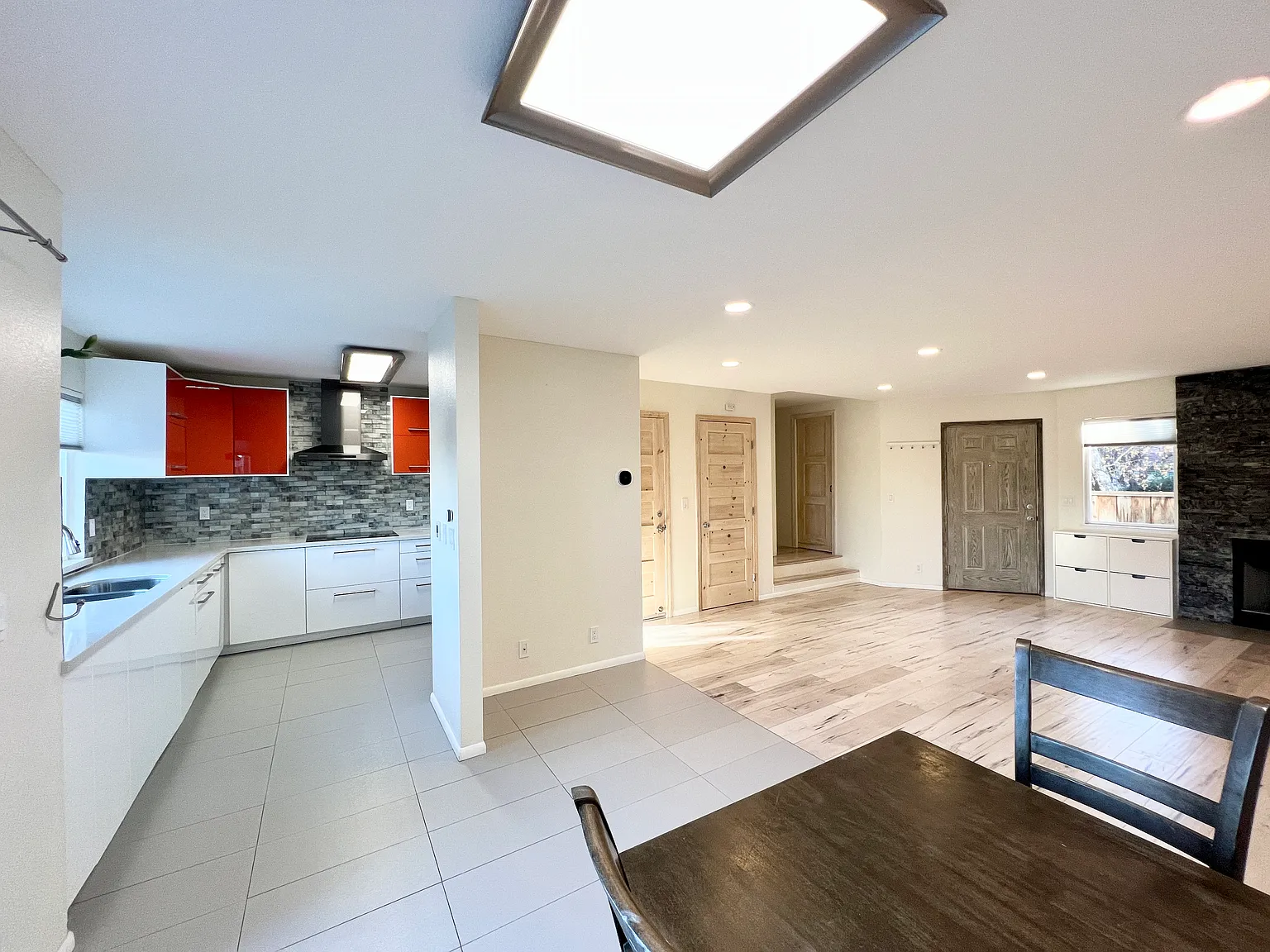 2 bed, 2.5 bath, 1282 sqft, $3,950 — Photo 3