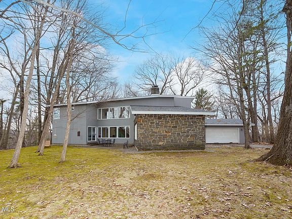 2nd image of 31 Riding Club Road