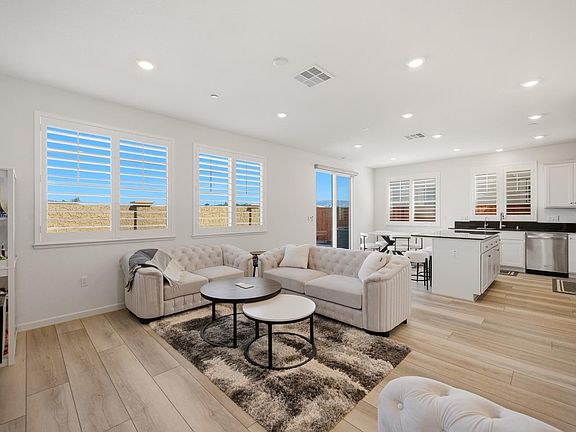 4th image of 1649 Siderits Way
