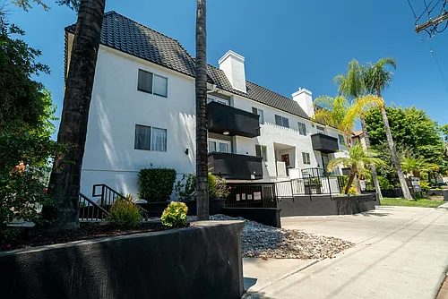10755 Kling Street Photo 1