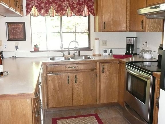 New appliances & large pantry