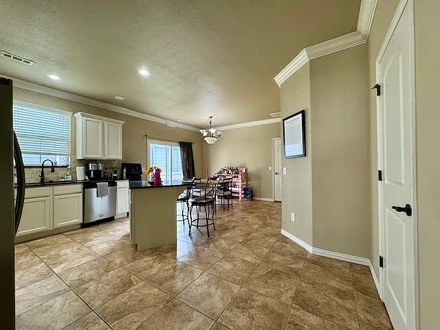 592 N Longfellow Ln — Photo 8
