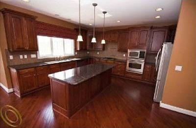 3rd image of 17681 Crestbrook Dr