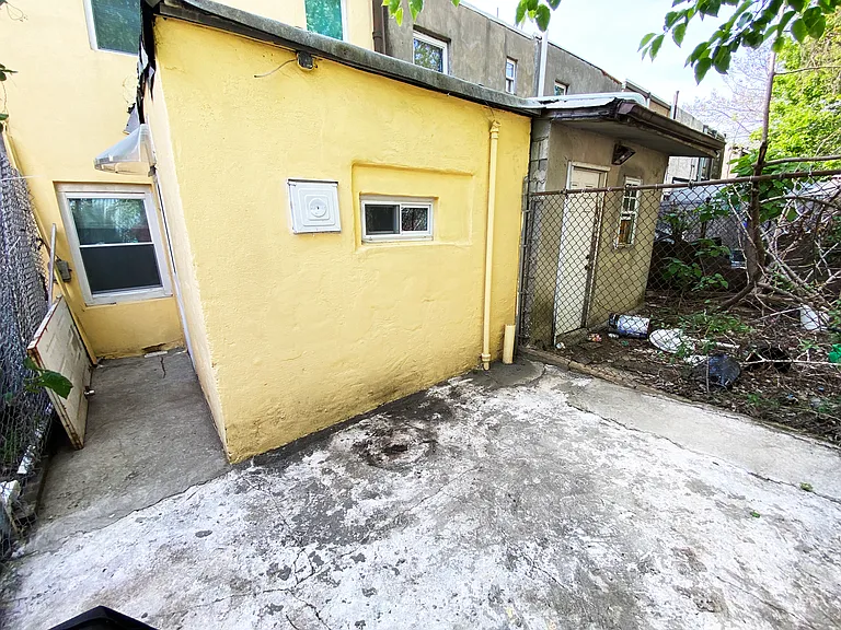 2731 Hope St — Photo 27
