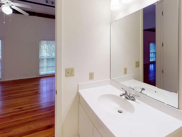 509 Baronne St #101 — Photo 21
