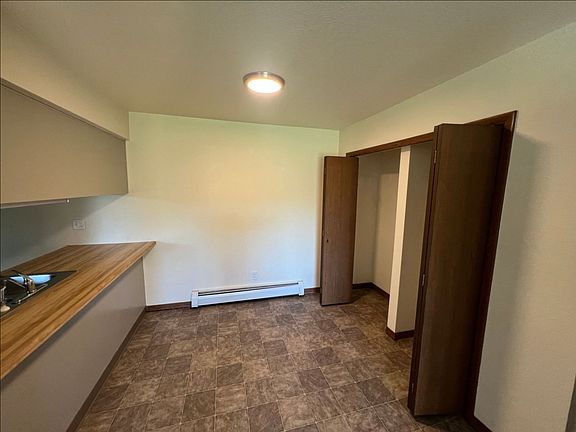 2nd image of 611 Rawson St #81d12f50e