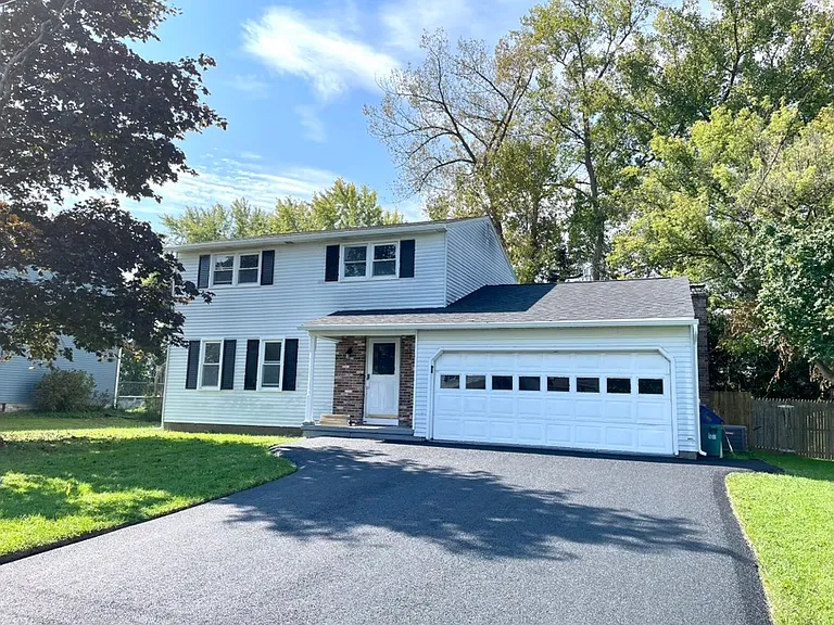 7957 Davis Rd N — Photo 1