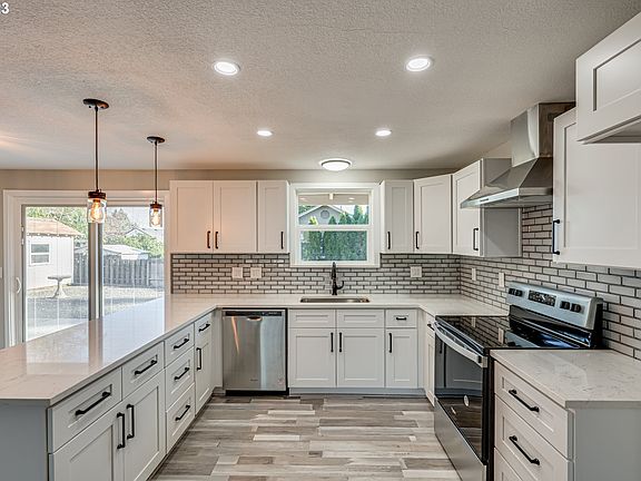 3rd image of 1005 NE 85th Ave