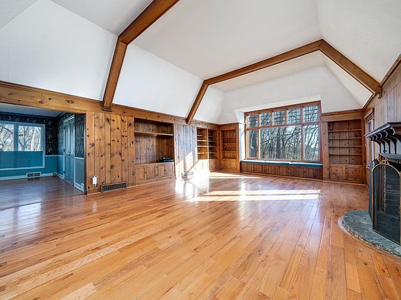 4th image of 959 N River Rd