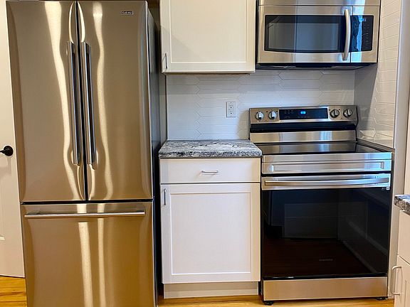 4th image of 19 Pleasant St APT 4