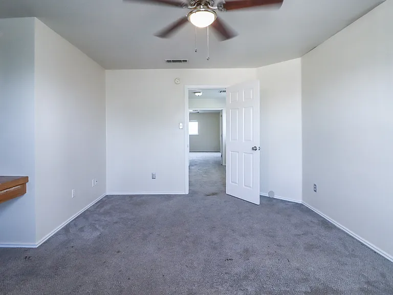 404 Jennifer Cir — Photo 24