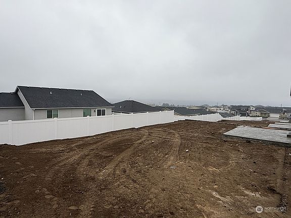 5th image of 2358 SE Noah Street