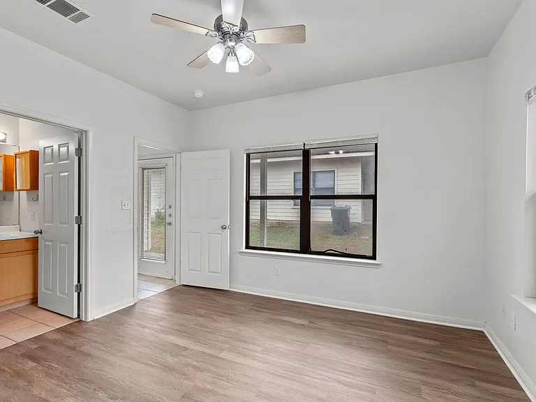 1103 Advance St — Photo 21