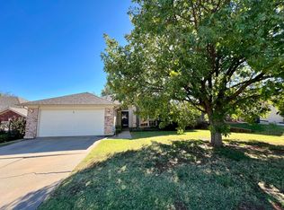 2216 SE 5th St, Moore, OK 73160