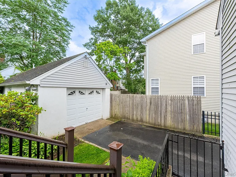 54 Edgewood Rd — Photo 24