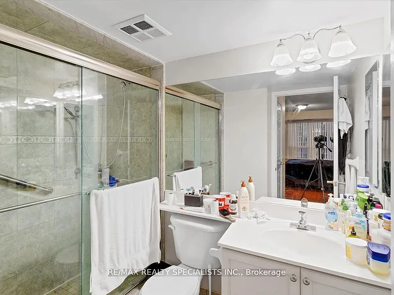 25 Kingsbridge Garden Cir #1720 — Photo 29
