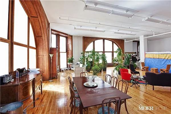 Sold by R New York | media 5