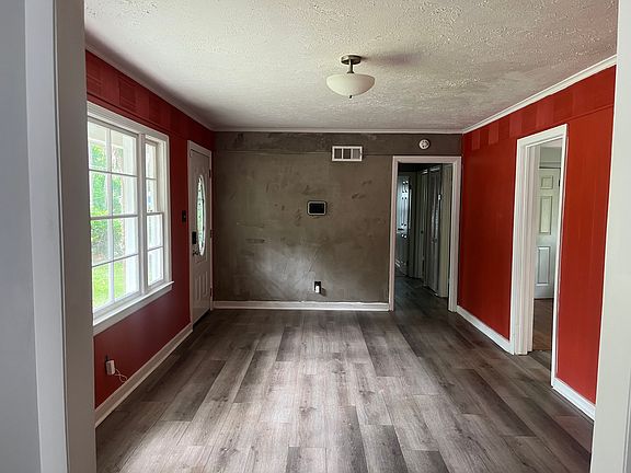 3rd image of 11 Brookview Dr