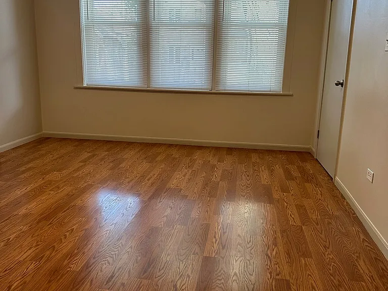 2940 S Union Ave #1F — Photo 5