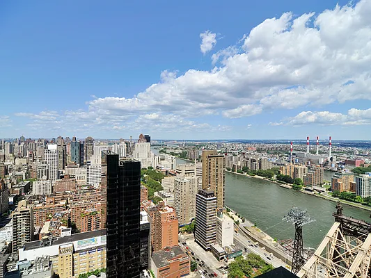 Sold by Sotheby's International Realty | media 4