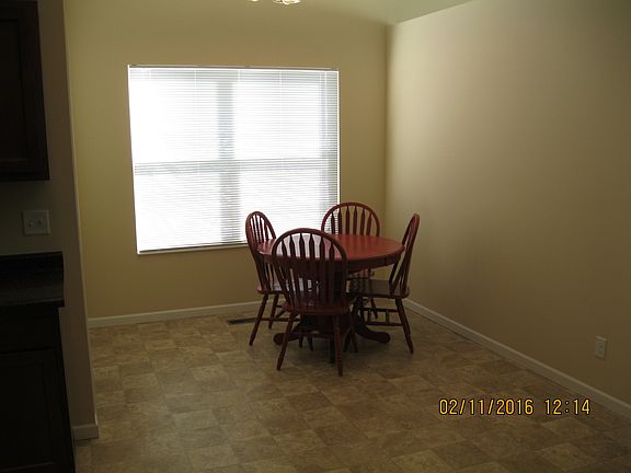 Kitchen eat-in area