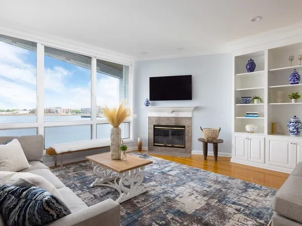 14 Constellation Wharf Unit 14, Boston, MA 02129