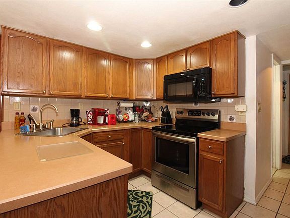 3rd image of 31 Snowberry Ln