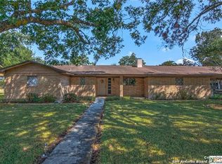 136 E Rosemary Dr, Seguin, TX 78155