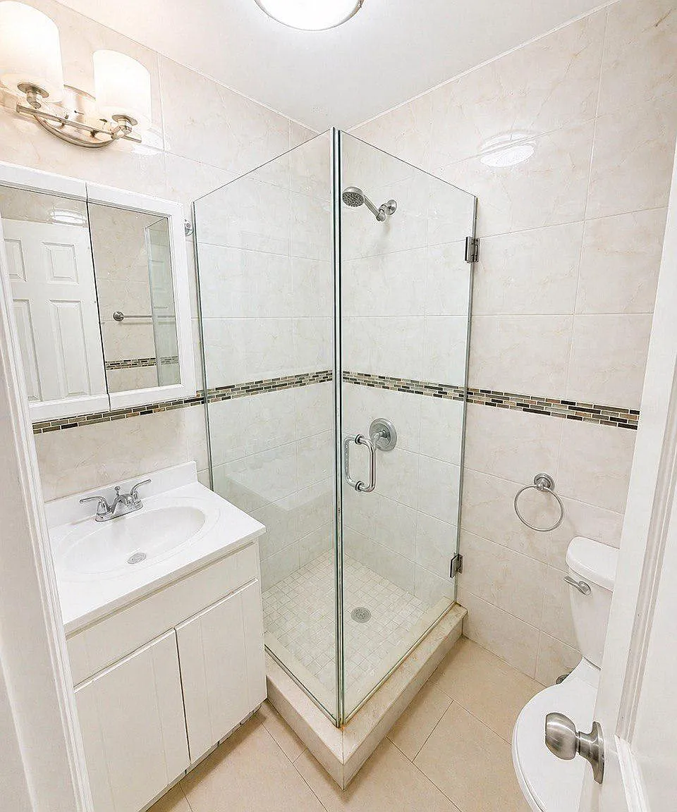 4 bed, 1.5 bath, $3,900 — Photo 2