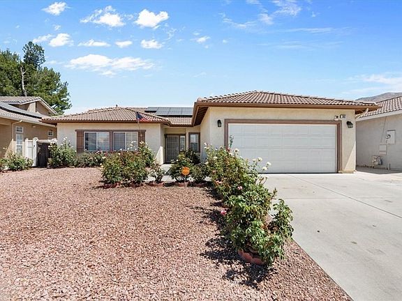 4th image of 363 Cambridge Dr