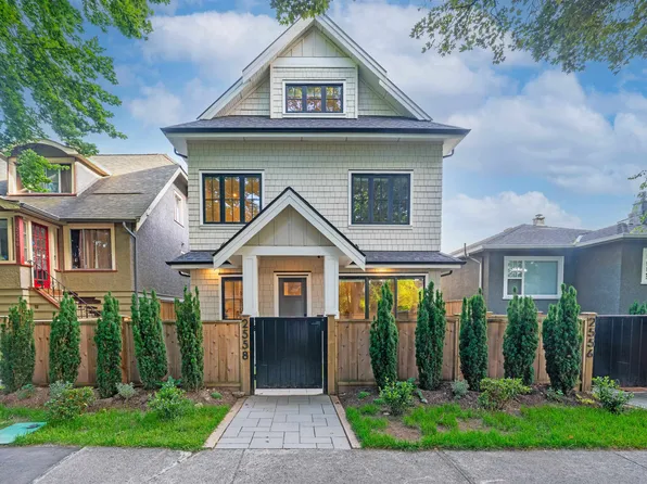 2558 William St, Vancouver, BC V5K 2Y4