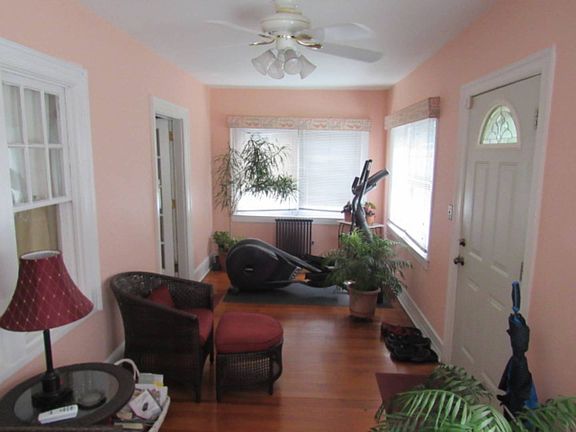 4th image of 311 Seneca Ave