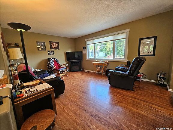 5th image of 301 31st St W