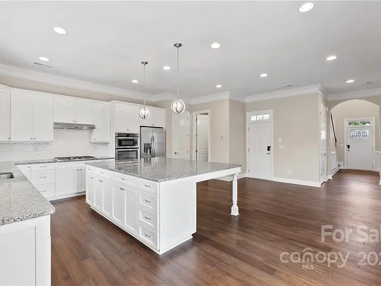 733 Herrin Ave — Photo 9