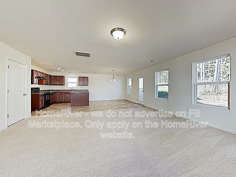 3 bed, 2.5 bath, 2104 sqft, $2,095 — Photo 2