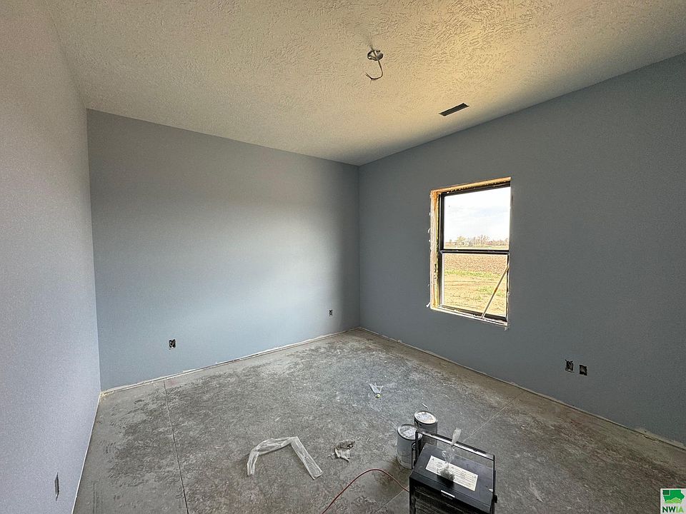 2nd image of 706 17th St SE