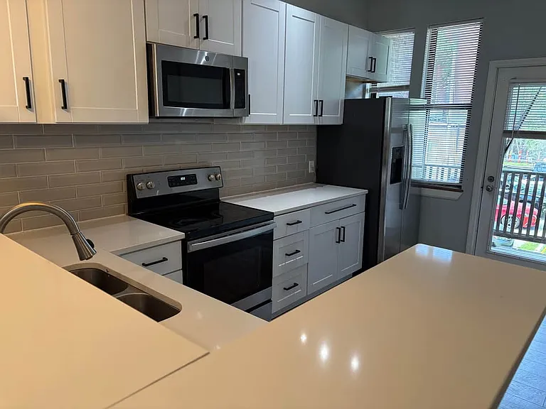 809 Russell Blvd — Photo 4