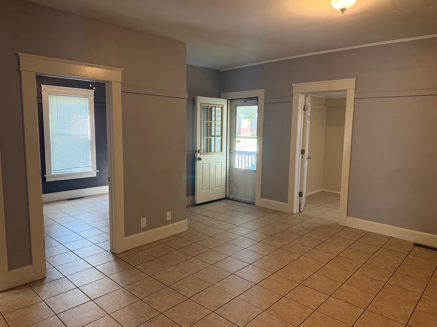 303 N Sherman Ave — Photo 2